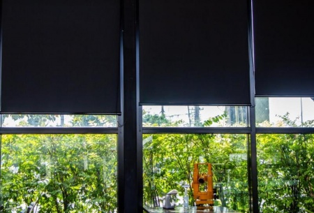 Installation de stores &agrave; Carantilly, optez pour le confort optimal